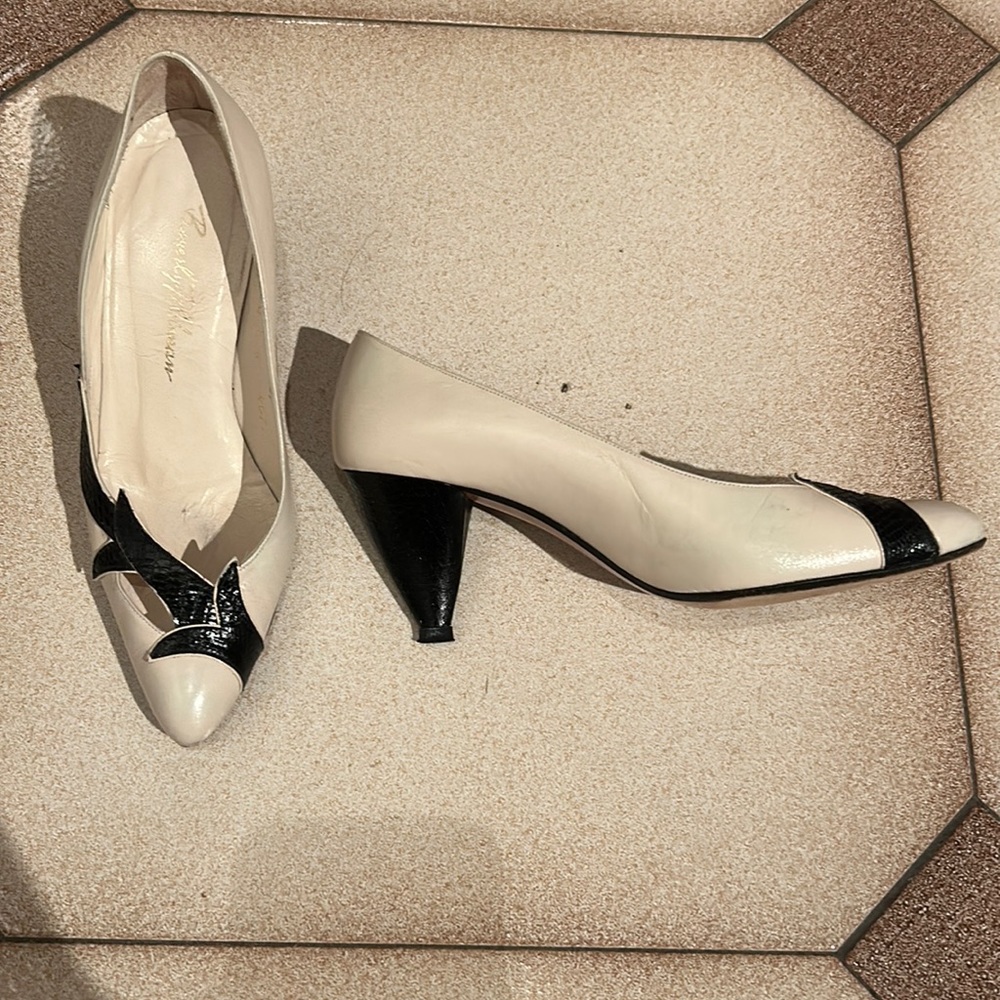 VINTAGE BEVERLY FELDMAN HEELS